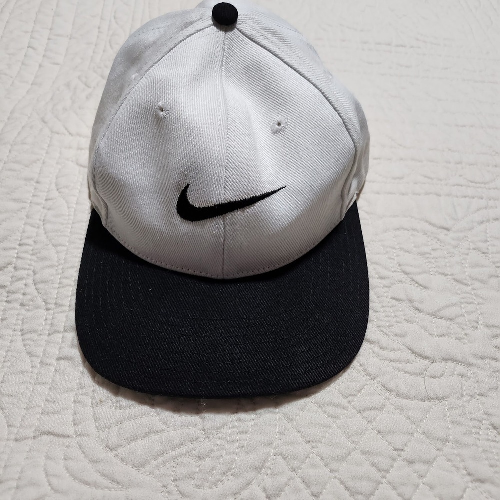 Vintage Nike Snapback Hat White Black Swoosh Green Underbrim 90s H60205CCH OSFA
